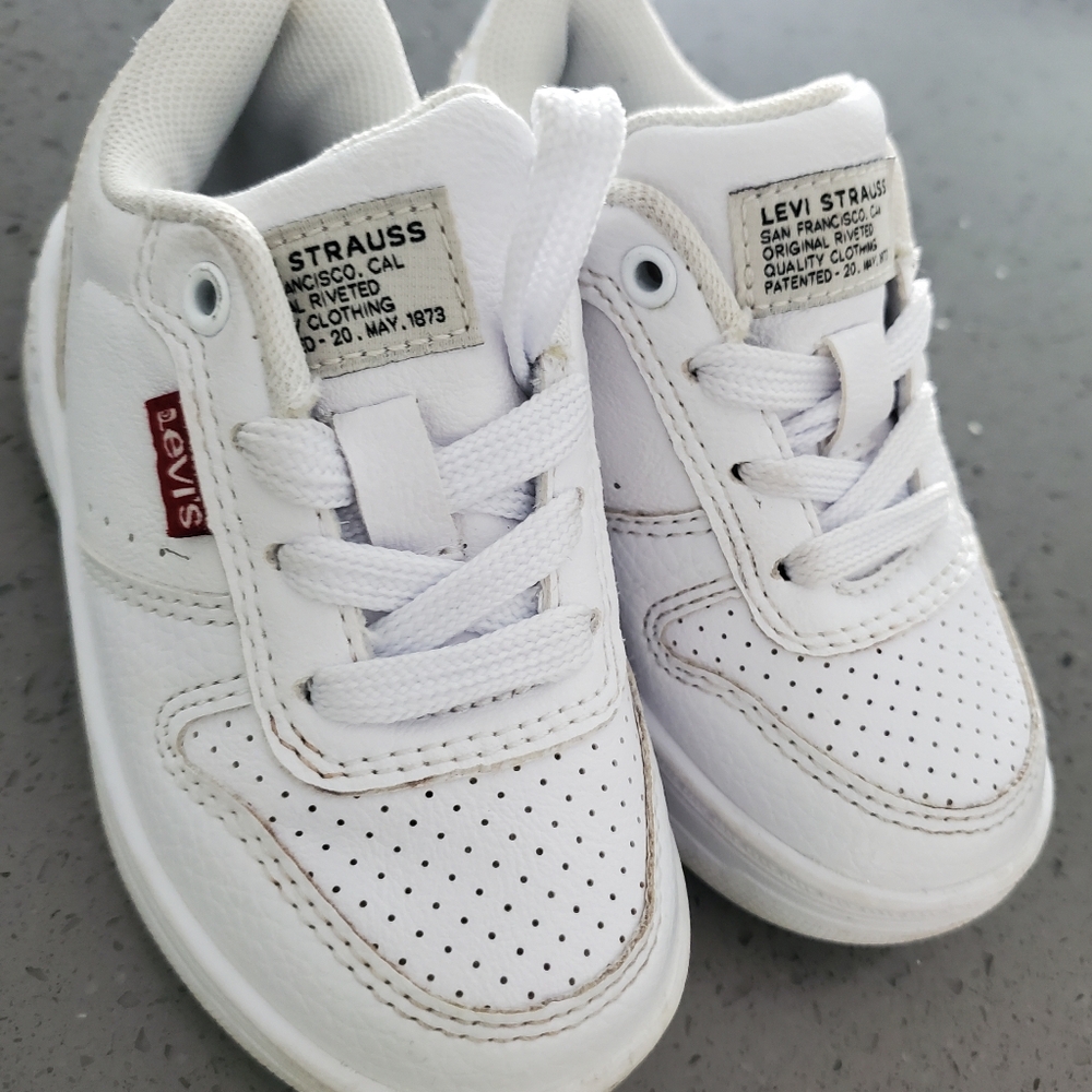 Levi's white girl sneakers